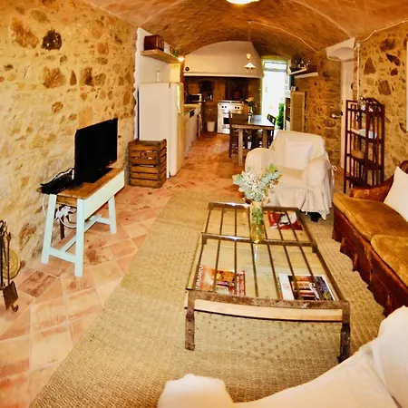 Bufas Costabravasi بيت للعطل *