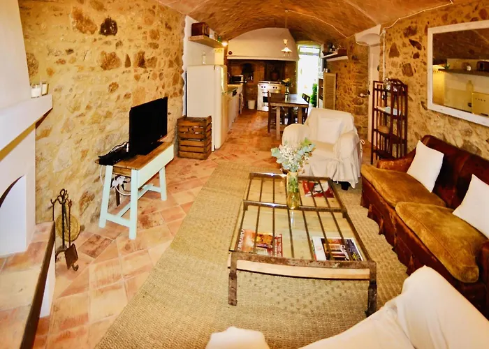 Bufas Costabravasi Holiday home *